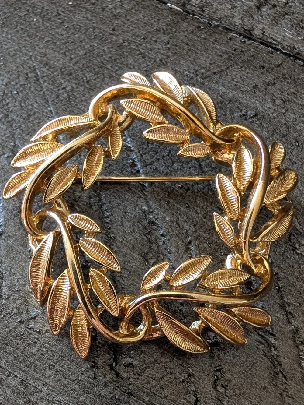 Vintage Napier Gold Tone Leaf Wreath Brooch